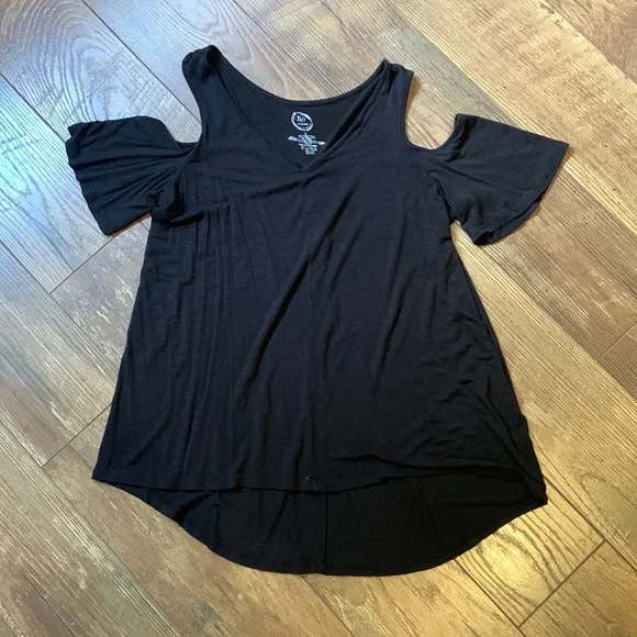 EUC Maurice’s over the shoulder shirt - Picture 2 of 3